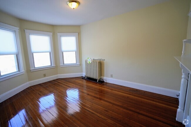 Building Photo - 665 Columbia Rd Rental