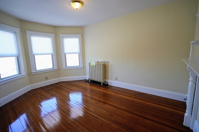 Photo - 665 Columbia Rd Apartment Unit 3 HTD/GAS/TEN PAYS GAS HW