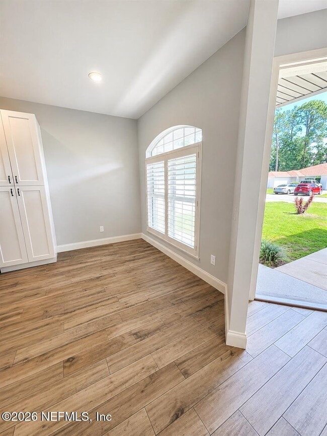 Photo - 20 Eton Ln