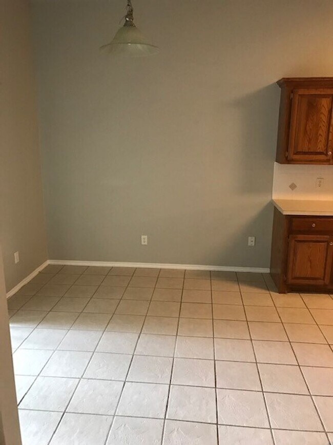 Photo - AVAILABLE FOR SUMMER/FALL. 3 Bedroom home ...