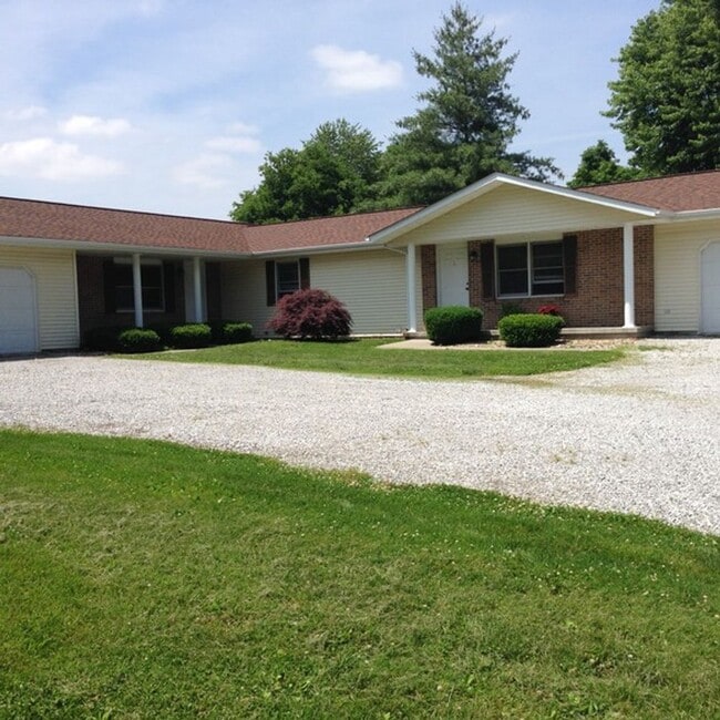Building Photo - Country Club Duplex Unit CC-B