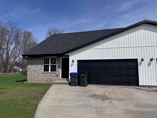 Photo - 627 E Pine St