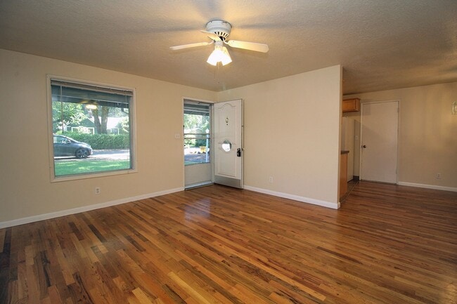 Photo - 16711 SW Lake Forest Blvd