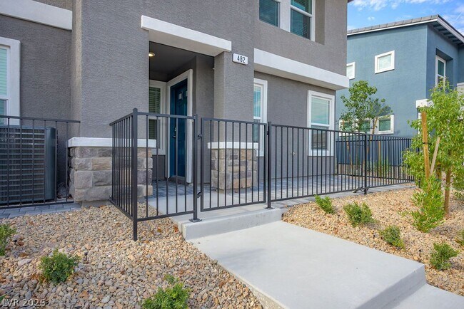 Photo - 482 Golden Myna Ave