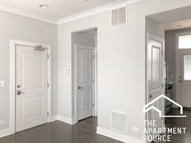 Photo - 1946 W Nelson St Unit 2E