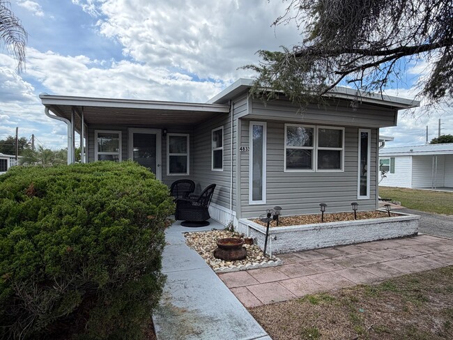 Building Photo - 4833 Royal Palm Dr