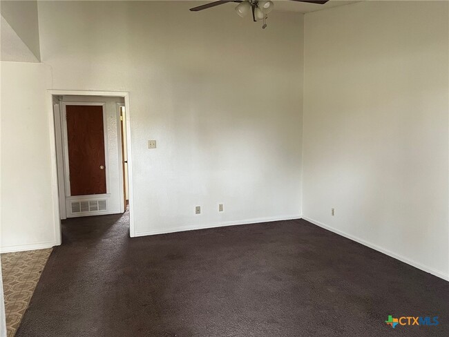 Photo - 2406 Shoemaker Dr