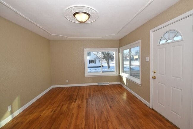 Photo - Mishawaka Northside 3 bedroom 1 1/2 story home with 2 bathrooms