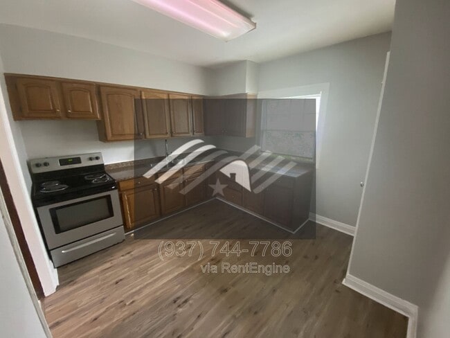 Building Photo - 500 W Parkwood Dr