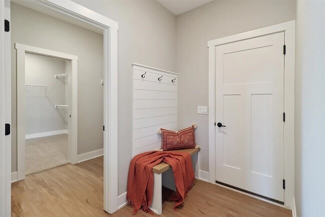 Photo - 520 Meadows Ct