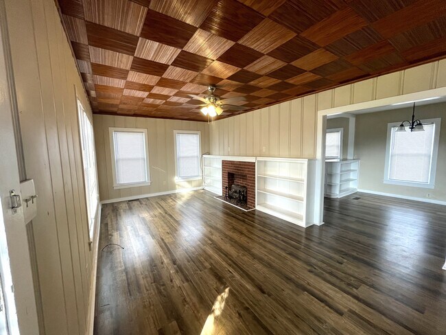 Photo - 124 Price St