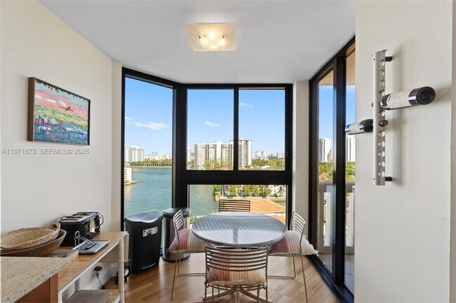 Photo - 1000 W Island Blvd