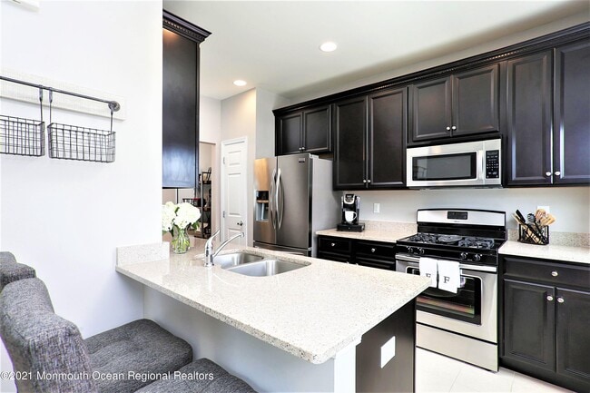 Photo - 137 Beacon Ln