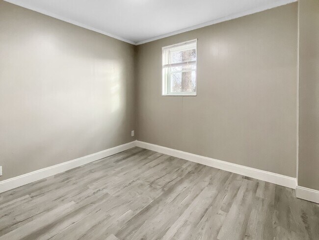 Photo - 104 S Beechtree St Unit A