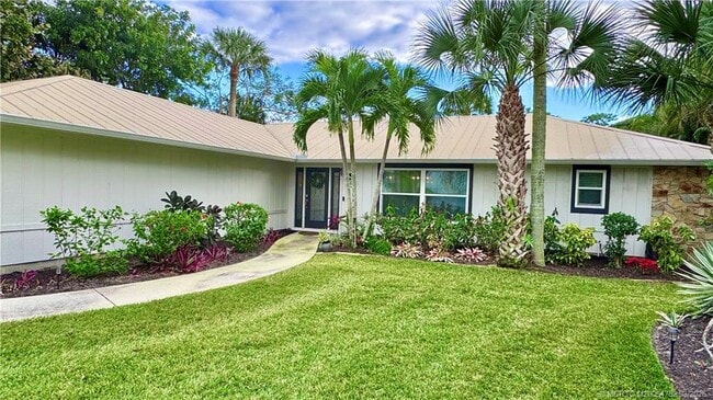 Photo - 323 SW Ridge Ln