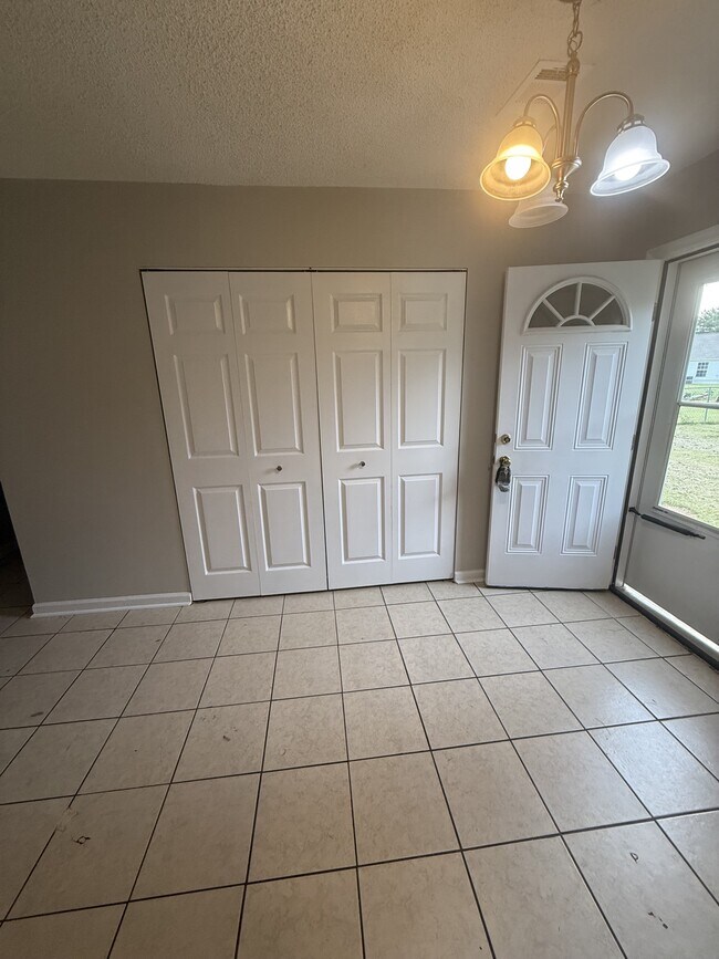 Photo - 109 Mauldon Ct