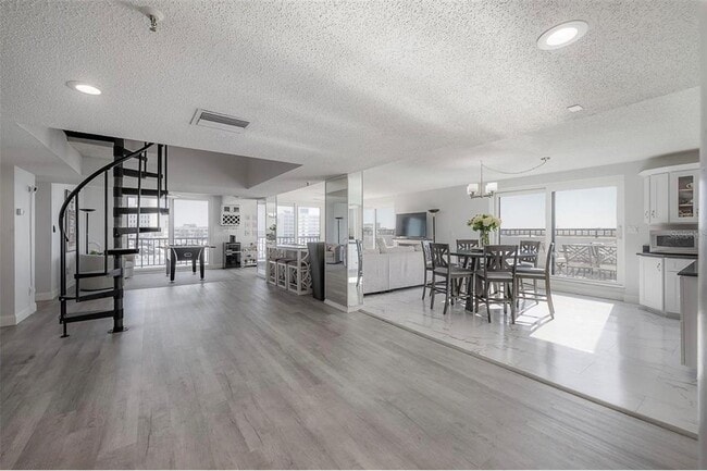 Photo - 201 W Laurel St Unidad 1012