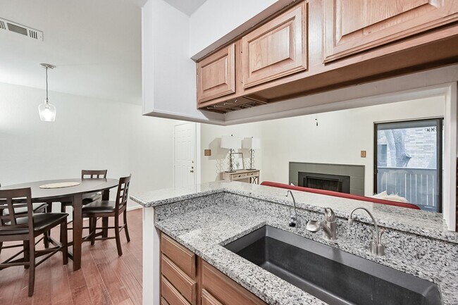 Photo - North Arlington Condo - 5 minutes to AT&T Stadium and Globe Life Field!