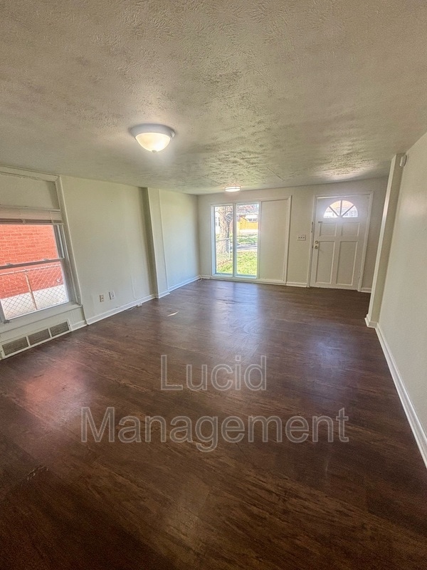 Photo - 3633 Kahlert Ave