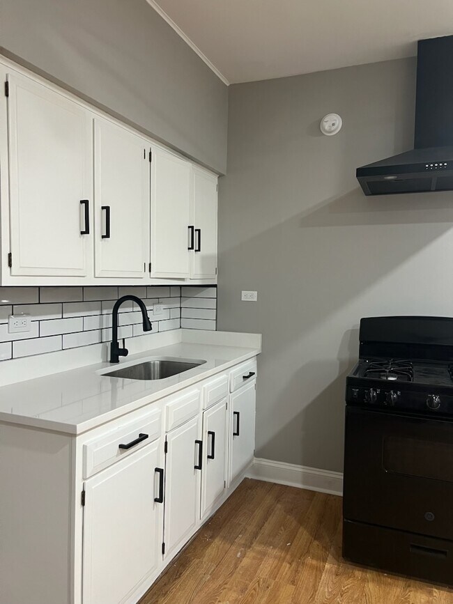 Photo - 4815 S Springfield Ave Unidad 2