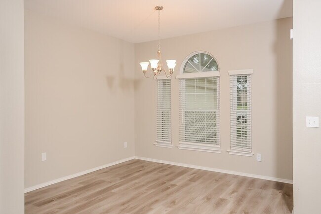 Photo - 104 S Rolling Meadow Dr