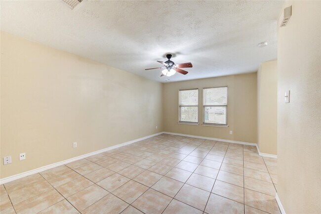 Photo - 605 Center St