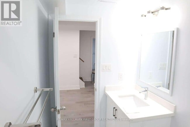 Photo - 1627 Baggins St