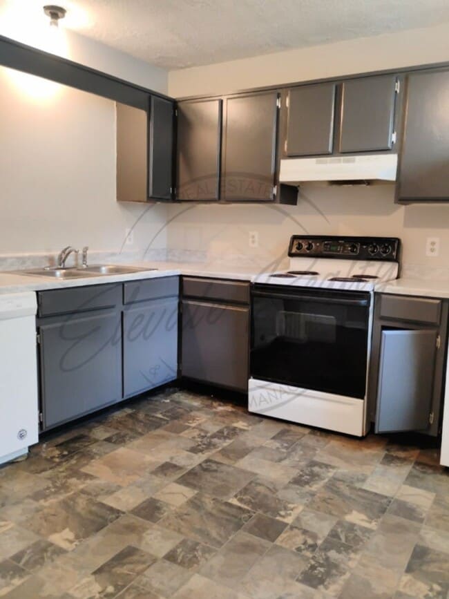 Photo - Two Bedroom Townhouse with deck near Trini...