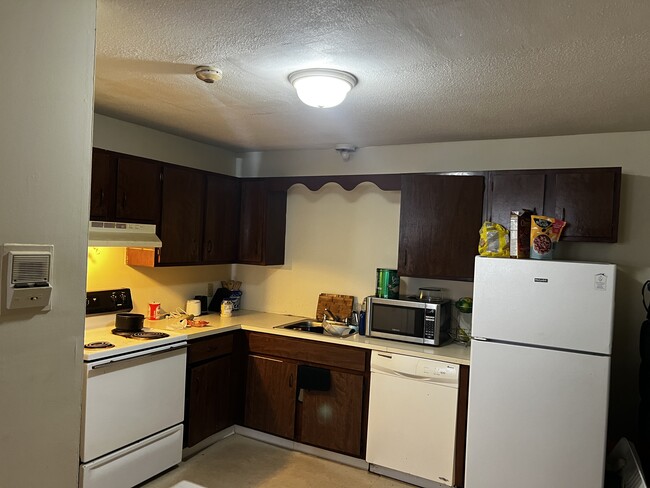 Building Photo - 59 Manchester St Unit 4 Rental