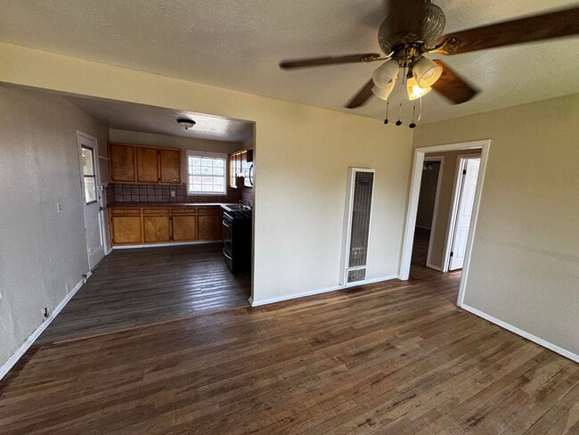 Photo - 2 Bed 1 Bath Ready To Rent ASAP!