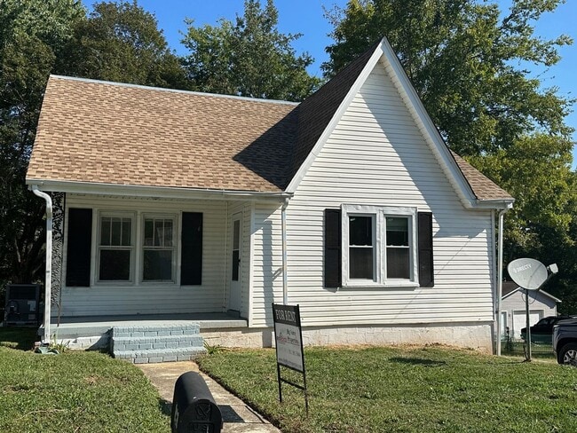 Building Photo - 2 Bedroom, 1 Bath House in Columbia!