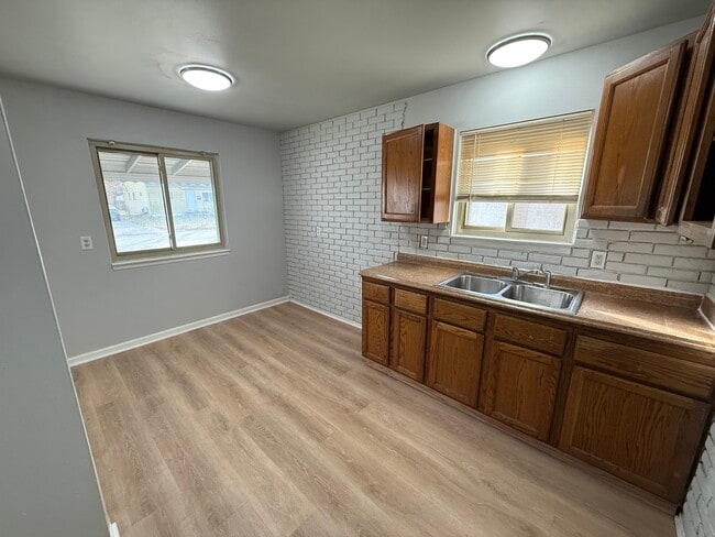 Photo - 14219 Hobart Ave