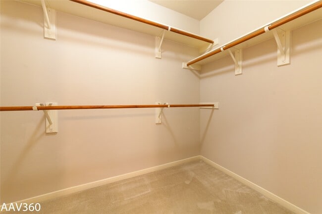Photo - 2943 Meadowglen Crest