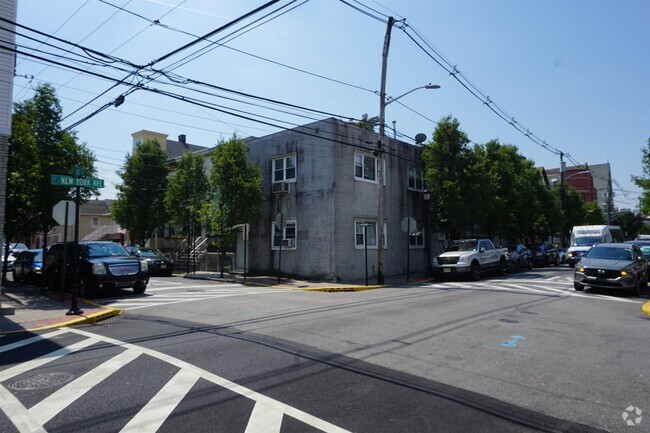 Building Photo - 327 41st St Unit 5 Rental