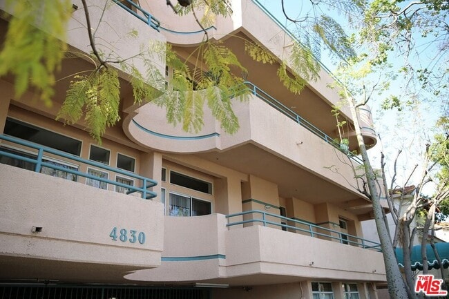 Photo - 4830 Elmwood Ave Unidad 203