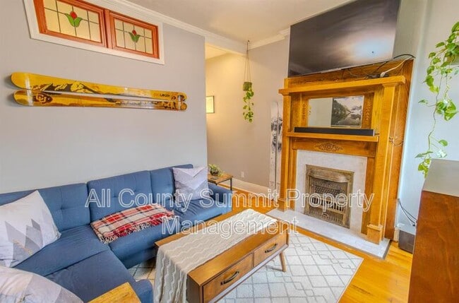 Photo - 127 E Exposition Ave