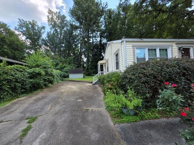 Photo - 540 Church Rd SE