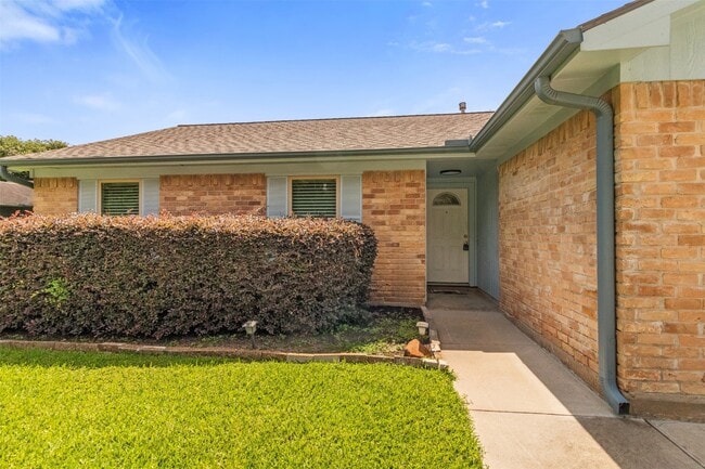 Photo - 16319 Pitch Pine Dr