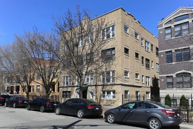 Building Photo - 821 W Waveland Ave Rental