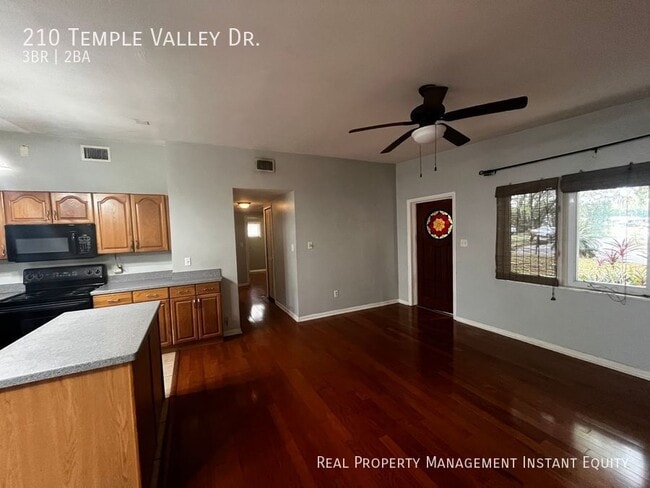 Photo - 210 Temple Valley Dr