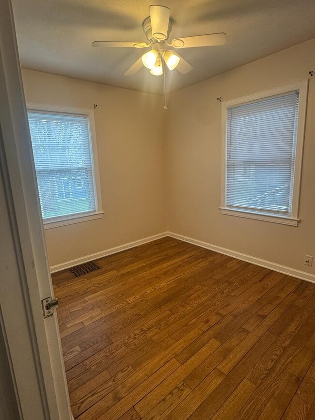 Photo - 715 Botham Ave