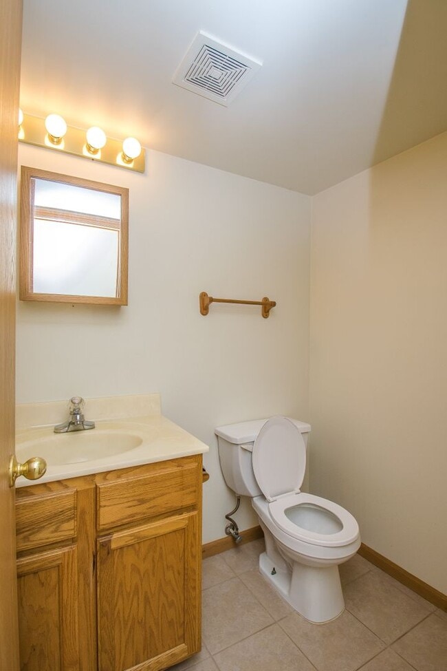 Photo - 2 bedroom / 1.5 bathroom Townhome for rent...