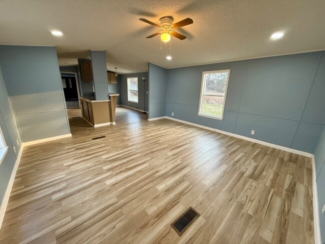 Building Photo - 156 Kinney Rd