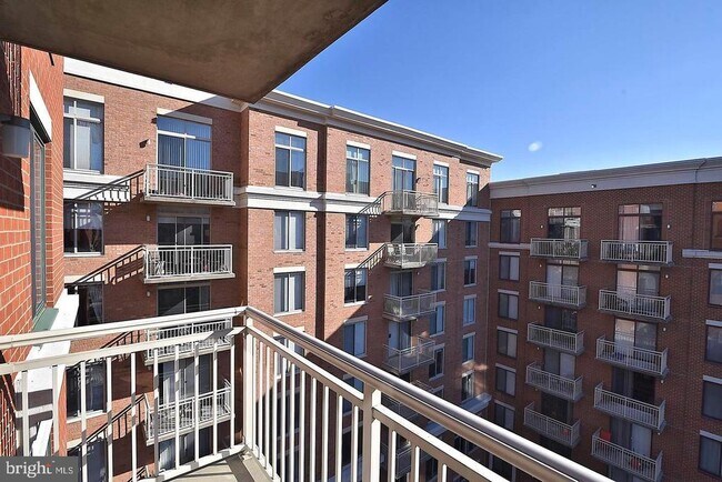 Photo - 1220 N Fillmore St Unidad 901