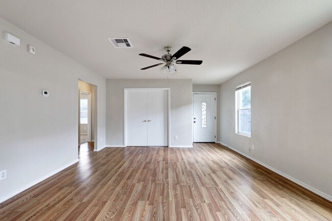 Photo - ***MOVE-IN SPECIAL: ONE WEEK FREE***Recently Updated 4-Bedroom Home in Northside ISD