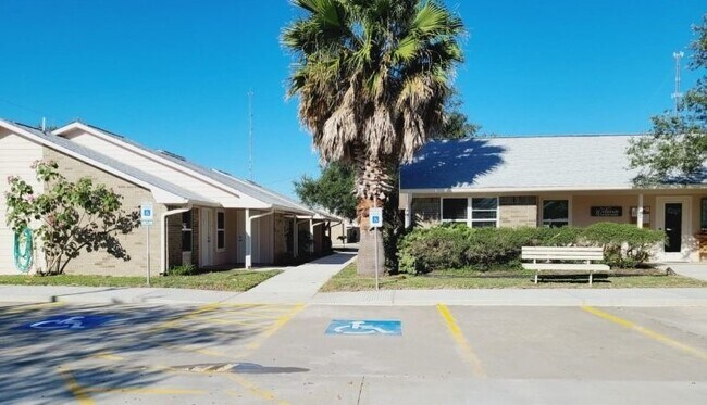 Photo - 602 W Commons St