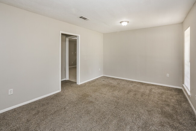 Photo - 125 James Garfield Cir