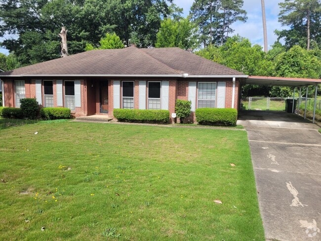 Building Photo - 3 bedroom 2 baths Rental