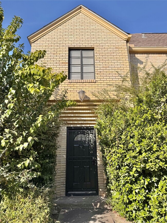 Building Photo - 2646 Persa St Unit 1