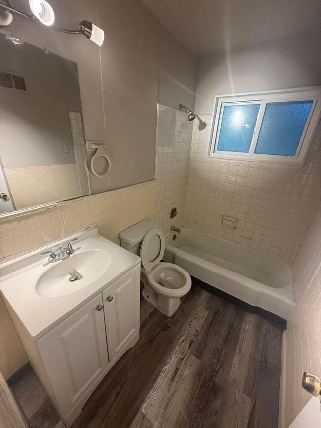Photo - Cozy 3-Bed, 1-Bath Home in St. Louis – Mov...